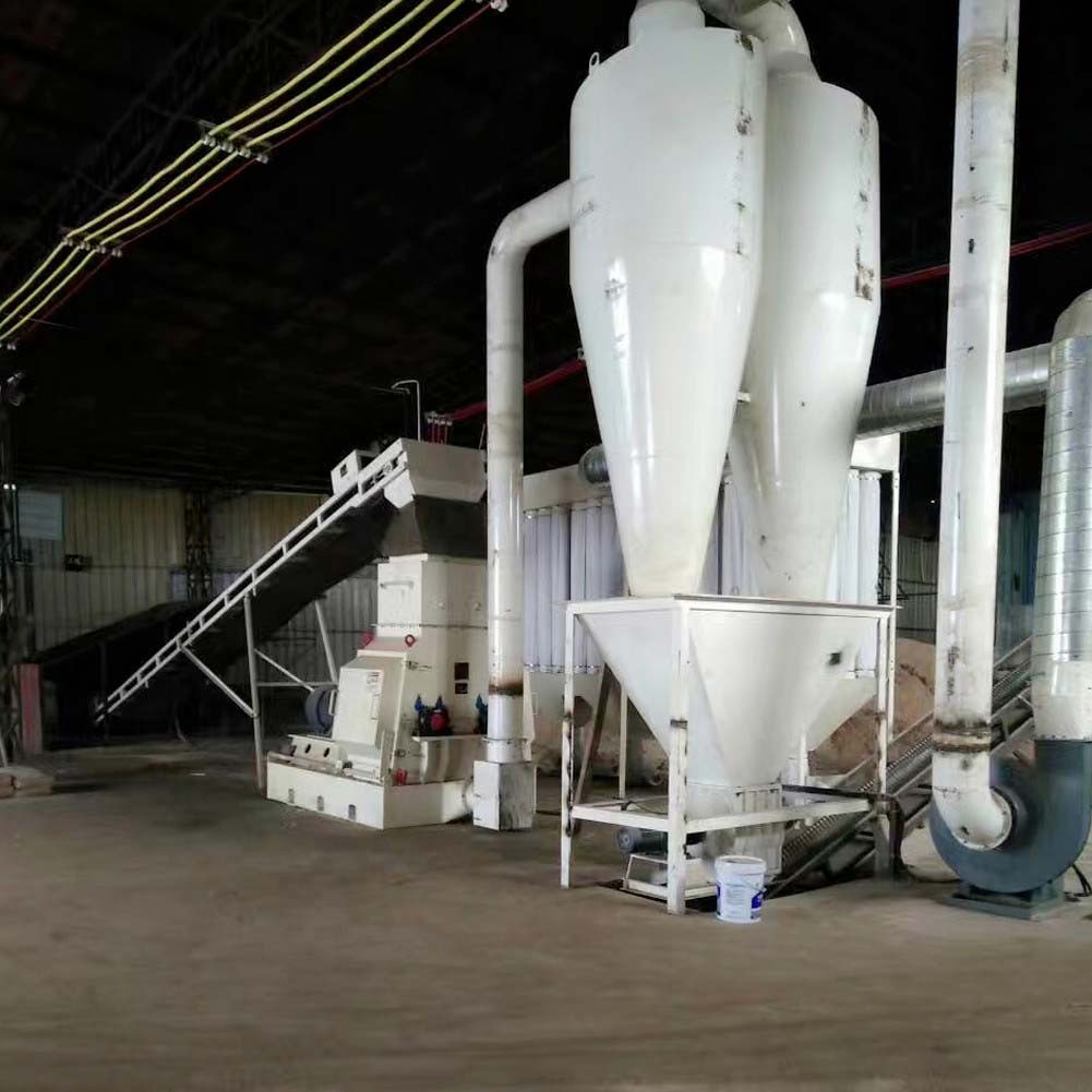 What determines the crushing efficiency of the wood hammer mill(图2)
